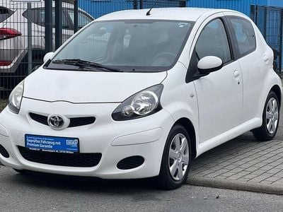 Gebraucht Toyota Aygo 68 PS (50 kW) 2011 Weiß Kleinwagen