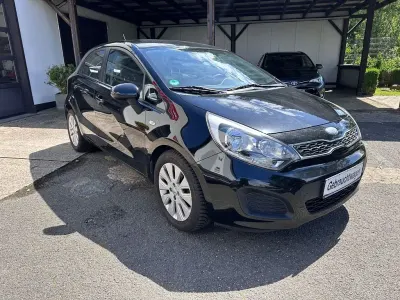 Gebraucht Kia Rio Edition 7 109 PS (80 kW) 2013 Schwarz Limousine