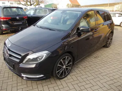 Gebraucht Mercedes B180 122 PS (89 kW) 2013 Violet Kleinwagen