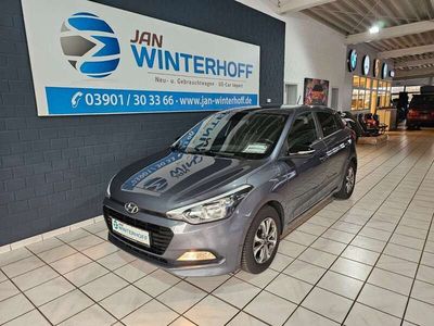 Gebraucht Hyundai i20 Passion Plus 84 PS (61 kW) 2018 Grau Kleinwagen