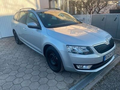 Silber Gebraucht 2015 Skoda Octavia Ambition Kombi | 11.900 € (Fairer Preis)