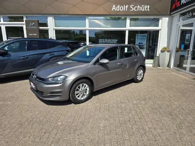 Gebraucht VW Golf VII Trendline 105 PS (77 kW) 2015 Grau Limousine