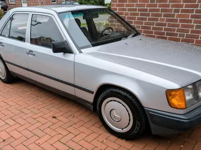 Gebraucht Mercedes E230 132 PS (97 kW) 1989 Silber Limousine