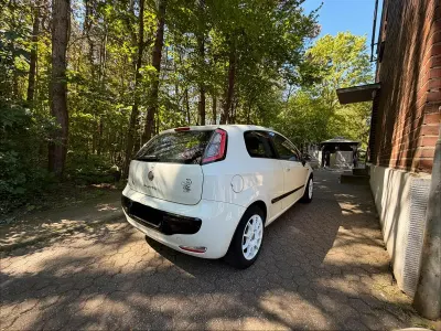 Usata Fiat Grande Punto 69 CV (50 kW) 2011 Bianco Utilitaria