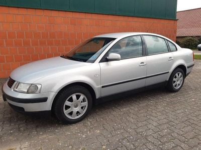 Second-hand VW Passat Edition 101 CP (74 kW) 2000 Argintiu Berlinǎ