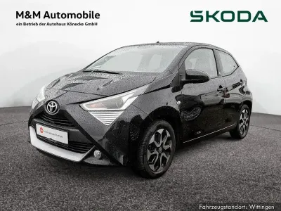 Second-hand Toyota Aygo X-play 72 CP (52 kW) 2020 Negru Hatchback