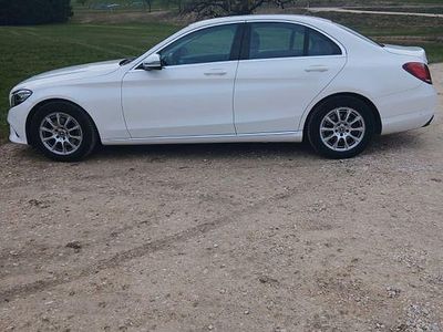 Gebraucht Mercedes C180 156 PS (114 kW) 2019 Weiß Limousine