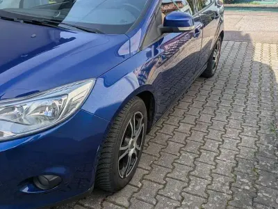 Gebraucht Ford Focus SYNC Edition 125 PS (91 kW) 2014 Blau Limousine