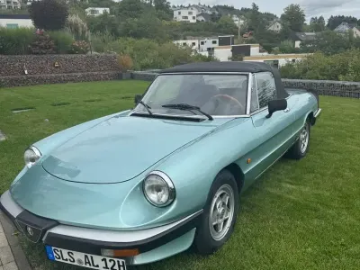 Gebraucht Alfa Romeo Spider 126 PS (92 kW) 1984 Blau Cabrio