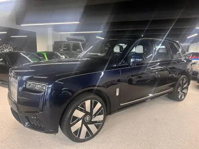 Neu Rolls Royce Cullinan 571 PS (419 kW) 2026 Blau SUV