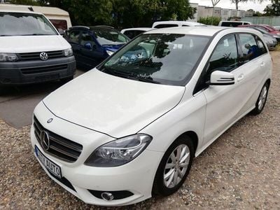 Usata Mercedes B180 122 CV (89 kW) 2013 Bianco Monovolume