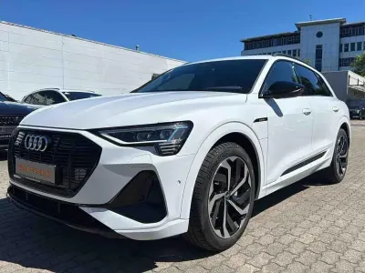 Gebraucht Audi e-tron S-Line 230 kW (313 PS) 2022 Gletscherweiß metallic SUV