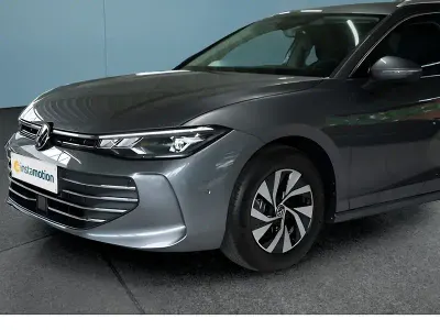 Gebraucht VW Passat 150 PS (110 kW) 2025 Grau Kombi