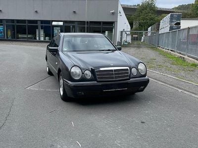 Mercedes E200