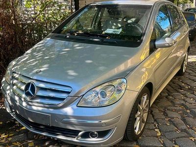Mercedes B200