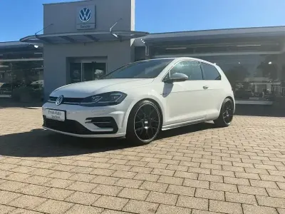 Gebraucht VW Golf VII Highline 150 PS (110 kW) 2017 Pure white Limousine