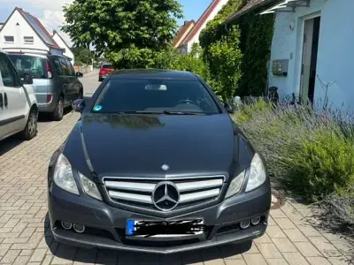Gebraucht Mercedes E350 Avantgarde 231 PS (169 kW) 2009 Blau Coupé