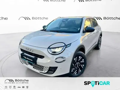 Neu Fiat 600 Business 114 kW (156 PS) 2026 Cappuccino beige SUV