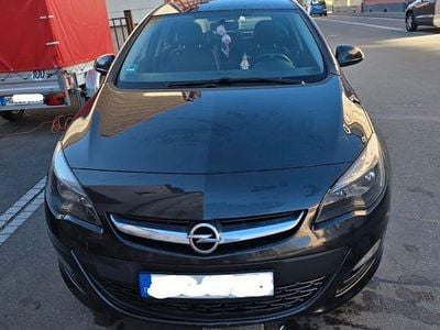 Używany Opel Astra Edition 136 KM (100 kW) 2014 Czarny Sedan/Limuzyna
