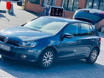 Gebraucht VW Golf VI Match 140 PS (102 kW) 2012 Blau Kleinwagen