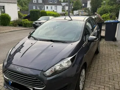 Gebraucht Ford Fiesta 82 PS (60 kW) 2015 Grau Kleinwagen