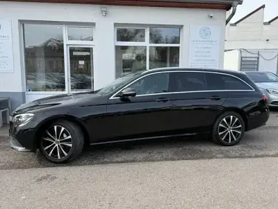 Gebraucht Mercedes E300 Avantgarde 194 PS (142 kW) 2022 Schwarz Limousine