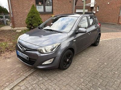 Gebraucht Hyundai i20 Edition 86 PS (63 kW) 2013 Grau Kleinwagen