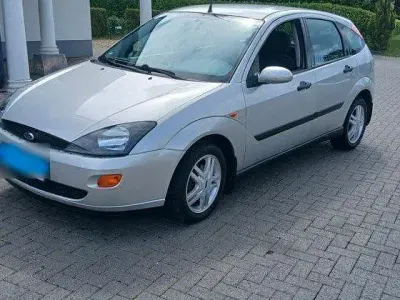 Gebraucht Ford Focus Trend 75 PS (55 kW) 2000 Silber Kleinwagen