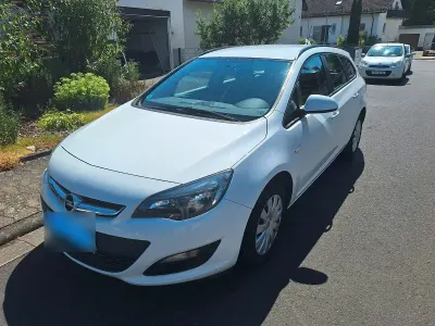 Gebraucht Opel Astra Energy 120 PS (88 kW) 2014 Weiß Kombi