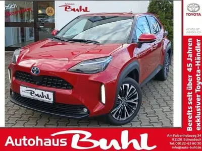 Gebraucht Toyota Yaris Elegant 116 PS (85 kW) 2022 Karminarot metallic Kleinwagen