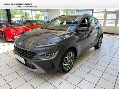 Gebraucht Hyundai Kona Trend 141 PS (103 kW) 2023 Ecotronic gray SUV