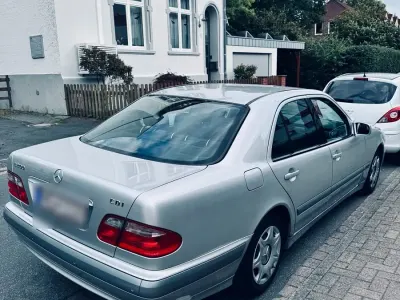Gebraucht Mercedes E200 136 PS (100 kW) 2001 Silber Limousine