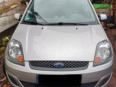 Silber Gebraucht 2007 Ford Fiesta Style Kleinwagen | 4.950 €