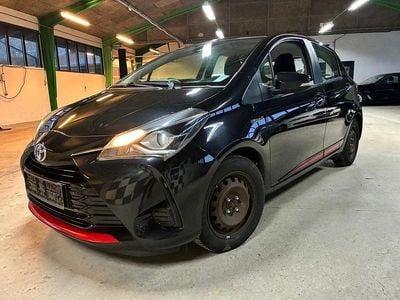 Schwarz Gebraucht 2017 Toyota Yaris Hybrid Sport Limousine | 6.495 €