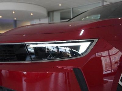 Second-hand Opel Astra Elegance 181 CP (133 kW) 2023 Roșu Berlinǎ