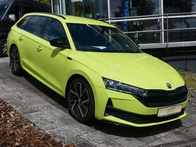 Grün Gebraucht 2024 Skoda Octavia SportLine Kombi | 36.900 € (Teuer)