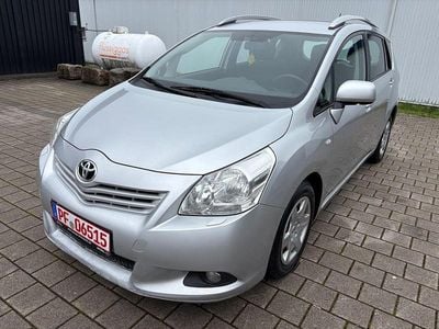 Gebraucht Toyota Verso Life 126 PS (92 kW) 2010 Silber Van / Kleinbus