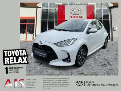 Gebraucht Toyota Yaris Hybrid Team 116 PS (85 kW) 2022 Platinum white pearl mc. Limousine
