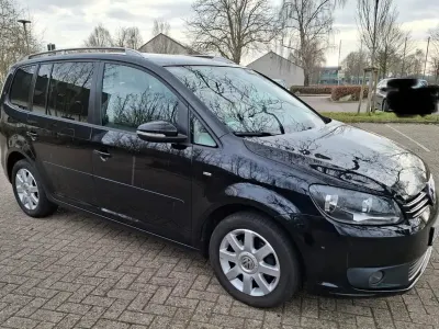 Gebraucht VW Touran Edition 105 PS (77 kW) 2014 Schwarz Van / Kleinbus