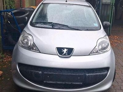 Gebraucht Peugeot 107 Urban Move 68 PS (50 kW) 2008 Silber Kleinwagen