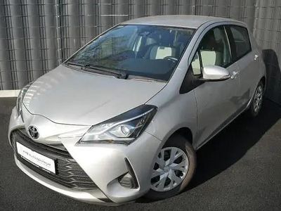 Usata Toyota Yaris Comfort 69 CV (50 kW) 2017 Argento Utilitaria