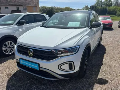 Second-hand VW T-Roc Life 150 CP (110 kW) 2025 Alb SUV