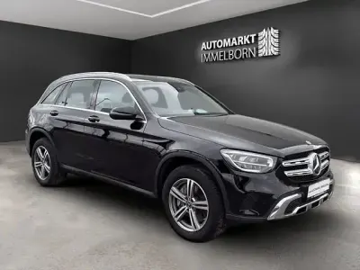 Używany Mercedes GLC300e 320 KM (235 kW) 2021 Czarny SUV
