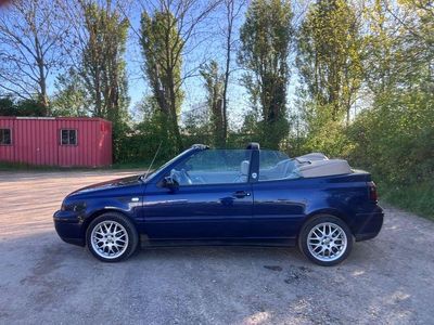 Usata VW Golf Cabriolet Highline 116 CV (85 kW) 2001 Blu Cabrio