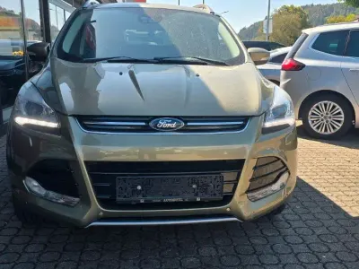 Gebraucht Ford Kuga Titanium 182 PS (133 kW) 2013 Grün SUV