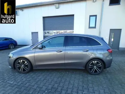 Gebraucht Mercedes B200 Advanced 163 PS (119 kW) 2024 787 mountaingrau Kleinwagen