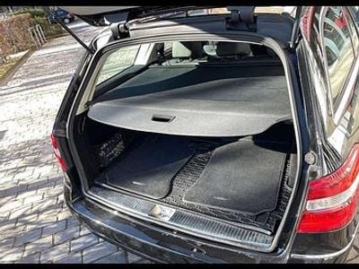 Second-hand Mercedes E200 184 CP (135 kW) 2010 Negru Break