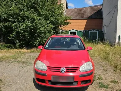 Gebraucht VW Golf V 75 PS (55 kW) 2004 Rot Kleinwagen