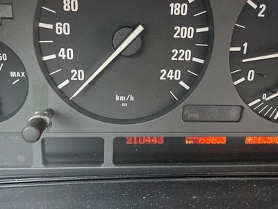 BMW 523