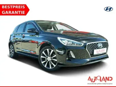 Gebraucht Hyundai i30 Intro Edition 140 PS (102 kW) 2017 Grau Limousine